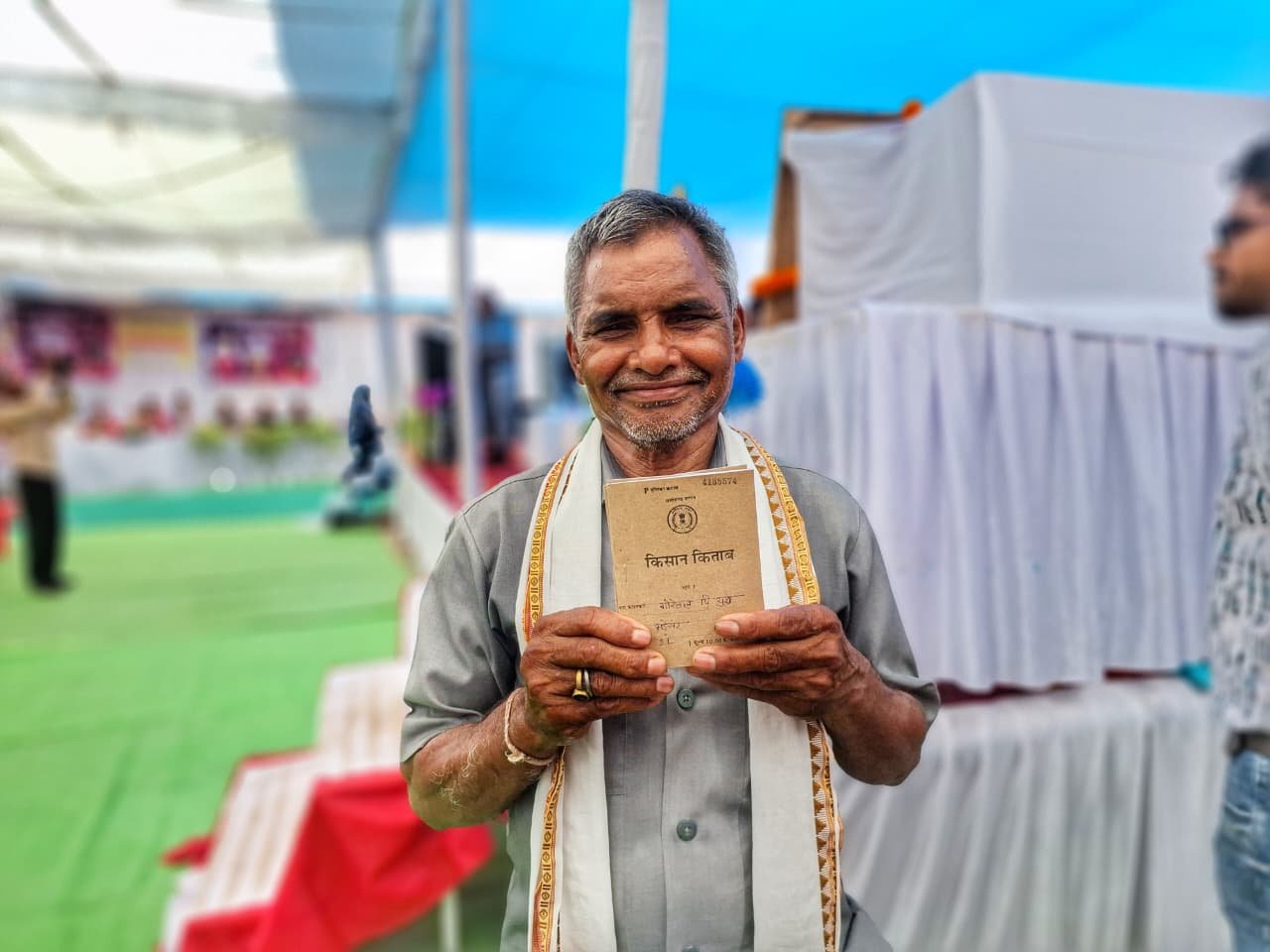 सुशासन तिहार 2026: जनसमस्या निवारण शिविर में गोरेलाल बरेठ को तत्काल मिली किसान किताब