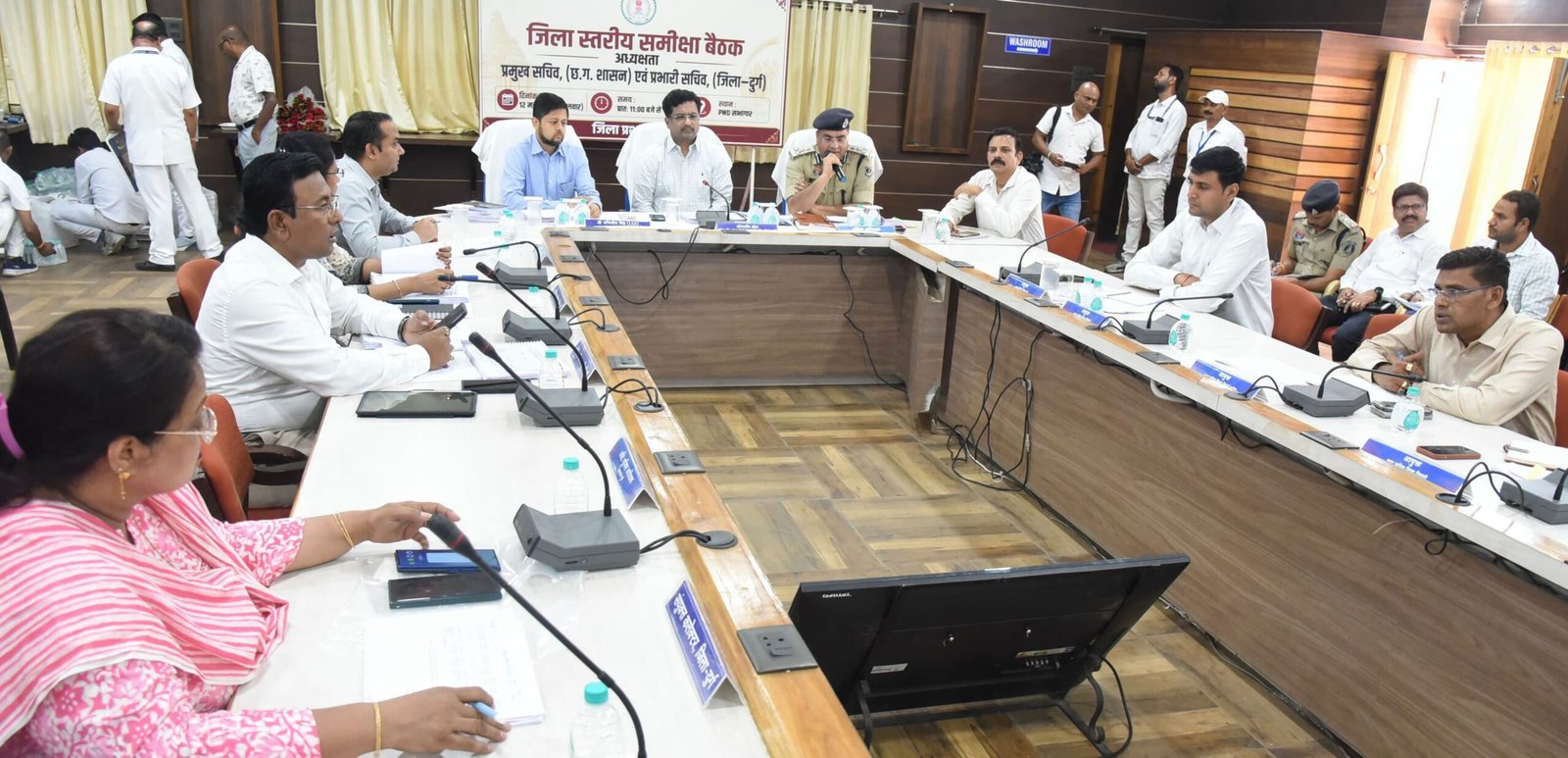 नारकोटिक्स नियंत्रण एवं नशामुक्ति अभियान हेतु प्रभारी सचिव बोरा ने दुर्ग में ली बैठक