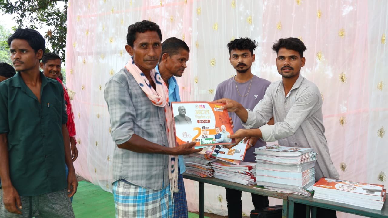 मिरतुर शिविर में जनसंपर्क विभाग का स्टॉल बना सूचना का केंद्र