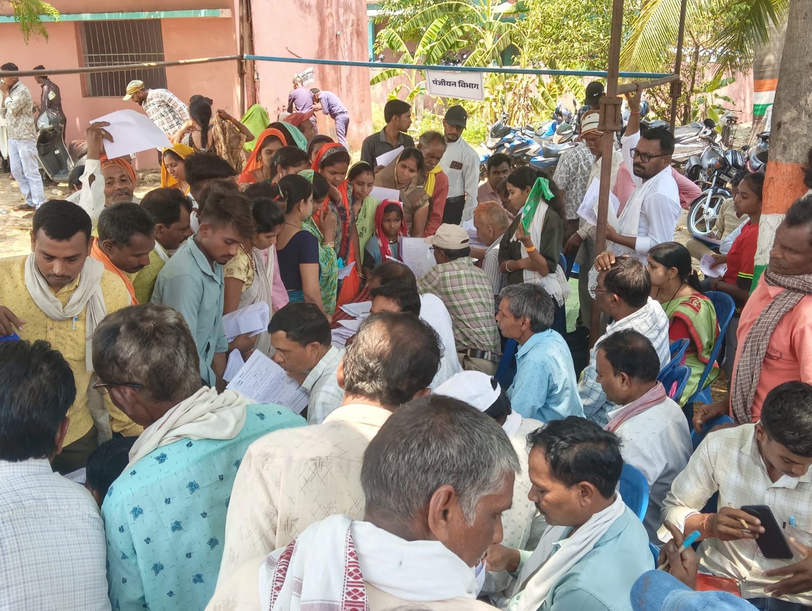 सुशासन तिहार के तहत धमतरी एवं कुरूद में जनसमस्या निवारण शिविर आयोजित