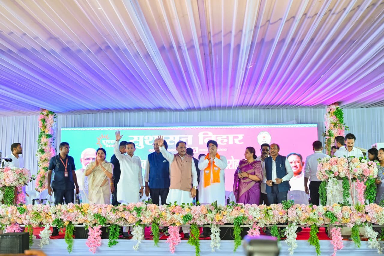 मुख्यमंत्री विष्णुदेव साय ने धमतरी में आयोजित सुशासन तिहार में 465 करोड़ रूपये के 102 विकास कार्यों का लोकार्पण एवं भूमिपूजन किया