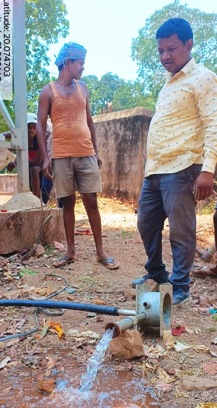 खोड़पानी में सोलर ड्यूल पंप से ग्रामीणों को पानी मिलना पुनः चालू