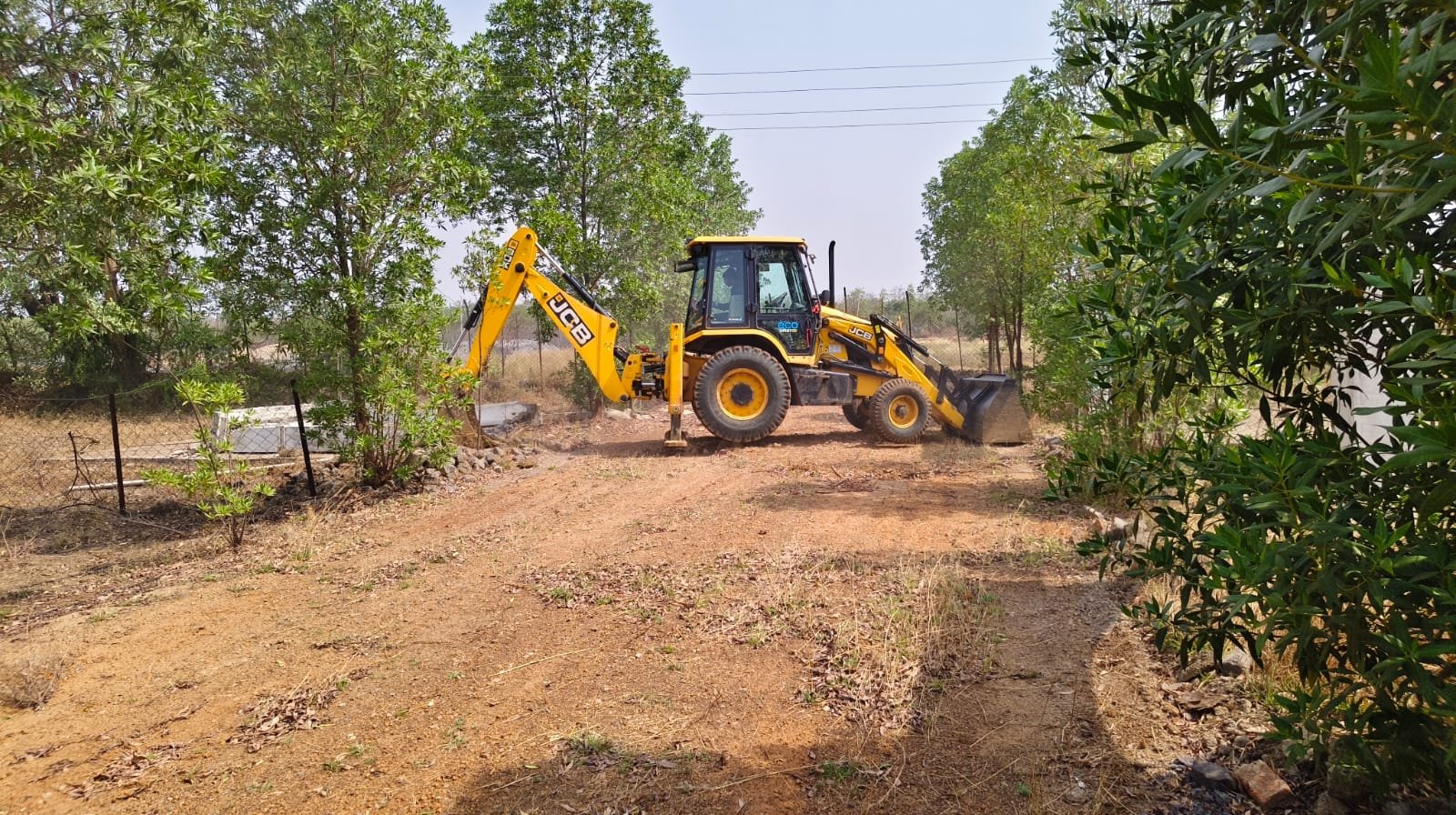 अवैध प्लाटिंग पर जिला प्रशासन का चला बुलडोजर
