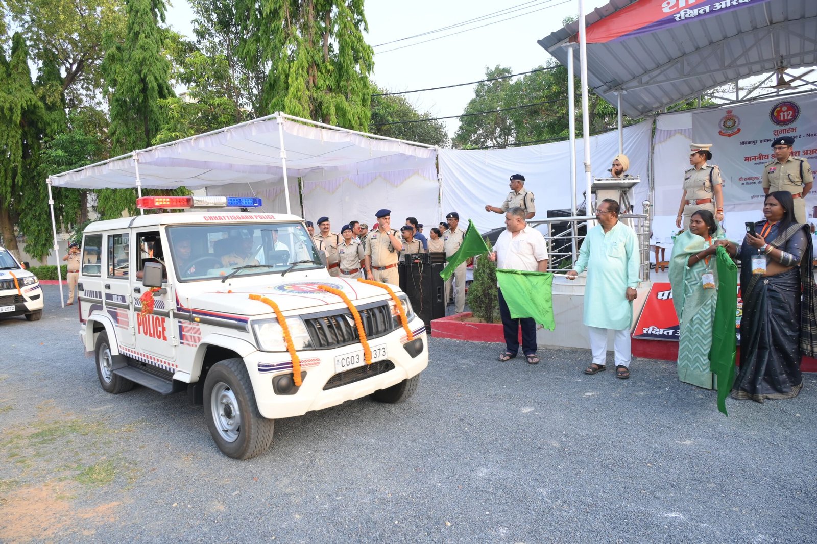 मंत्री राजेश अग्रवाल ने अंबिकापुर पुलिस ग्राउंड में अत्याधुनिक ‘नेक्स्ट जेन सीजी डायल-112 सेवा’ और मोबाइल फॉरेंसिक वैन का किया शुभारंभ
