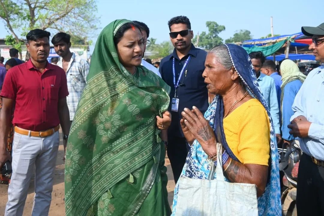 लक्ष्मी राजवाड़े की तत्पर पहल से सिलफिली मंडी को मिली बड़ी राहत  औचक निरीक्षण के दौरान मिली शिकायतों पर त्वरित कार्रवाई, ट्रांसफार्मर शिफ्टिंग और सार्वजनिक शौचालय संचालन से बढ़ी सुविधाएं