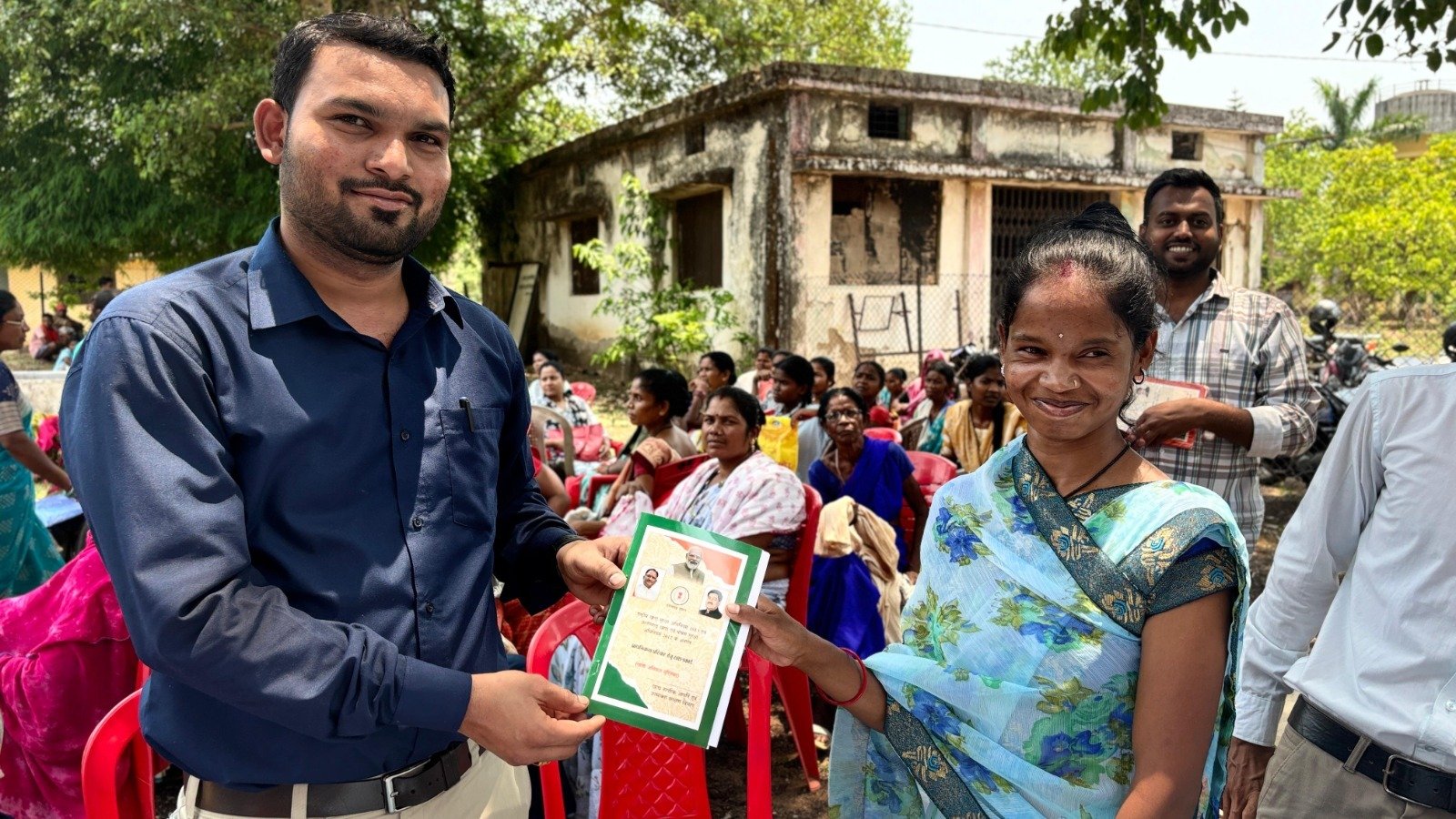 सुशासन तिहार में मिला नवीनीकृत राशन कार्ड, सीता वेक के चेहरे पर लौटी मुस्कान