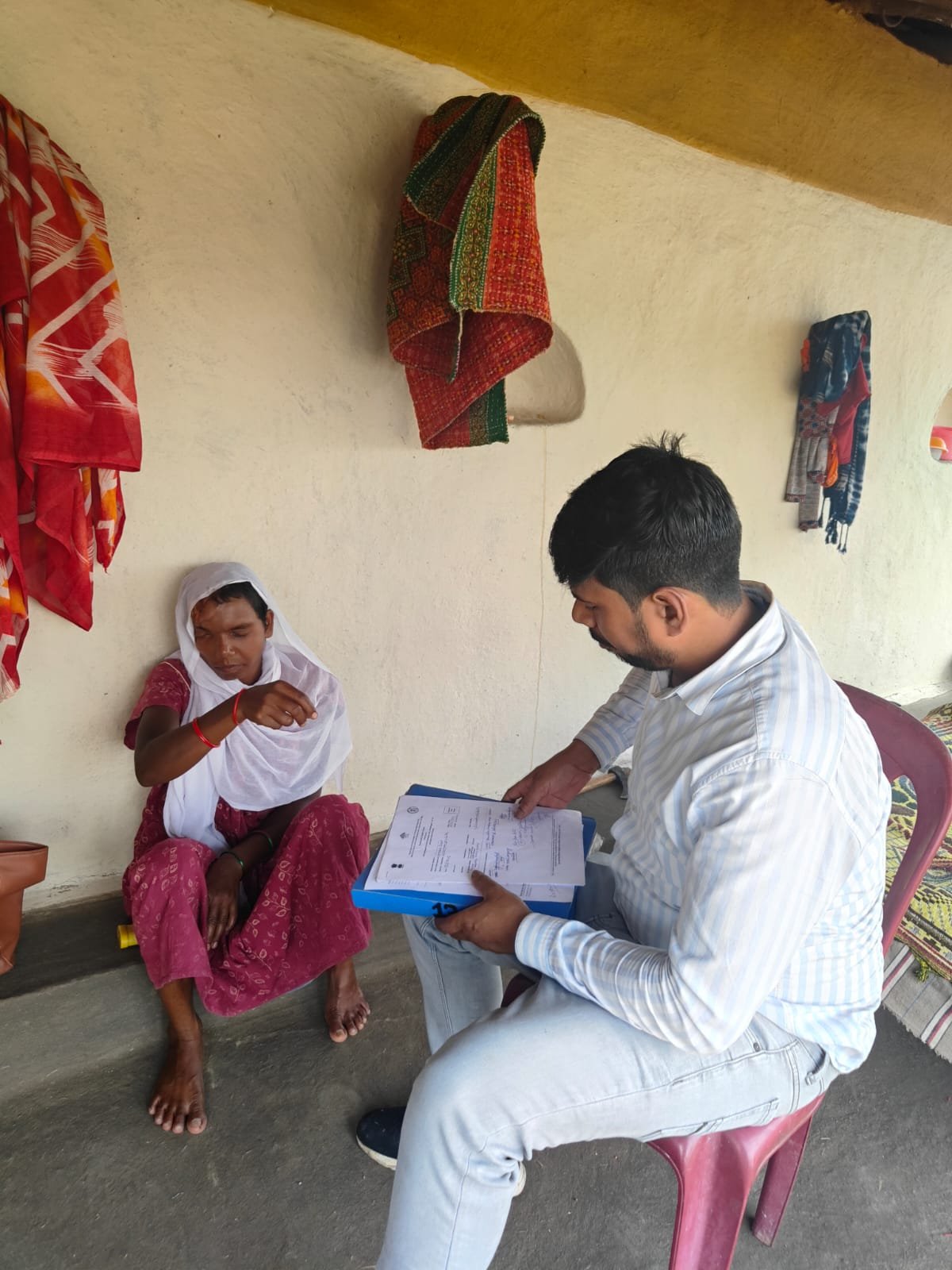 भालू हमले की पीड़िता प्रेमबाई के घर पहुँची मेडिकल बोर्ड की टीम, जांच में 55% दिव्यांगता की पुष्टि