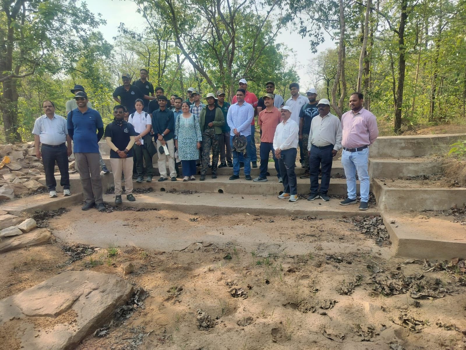 धमतरी में आईएफएस प्रशिक्षु अधिकारियों ने सीखा वनों के वैज्ञानिक प्रबंधन का व्यवहारिक ज्ञान 10 दिवसीय फील्ड अभ्यास सत्र संपन्न, सतत वन प्रबंधन और जनभागीदारी के विविध पहलुओं का किया अध्ययन