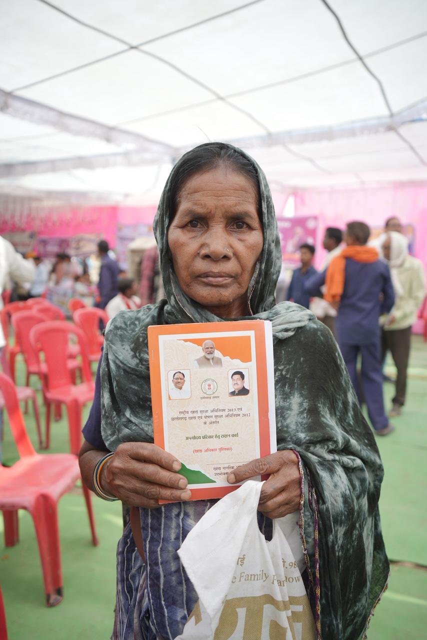 सुशासन तिहार 2026: जनसमस्याओं के त्वरित समाधान से ग्रामीणों में बढ़ा विश्वास  जनसमस्या निवारण शिविर में रथ बाई कंवर को मिला अंत्योदय राशन कार्ड