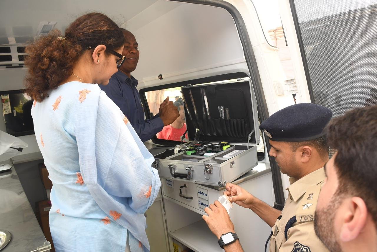 बलरामपुर में फॉरेंसिक मोबाइल वाहन की शुरुआत, घटनास्थल पर होगी त्वरित वैज्ञानिक जांच