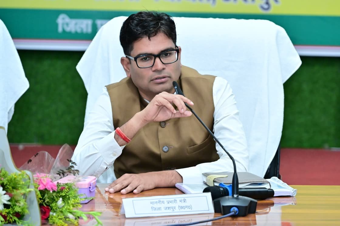 जशपुर में विकास कार्यों की समीक्षा : लोकार्पण-शिलान्यास के बाद शिलापट्ट नहीं लगा, तो होगी कड़ी कार्रवाई- वित्त मंत्री ओपी चौधरी