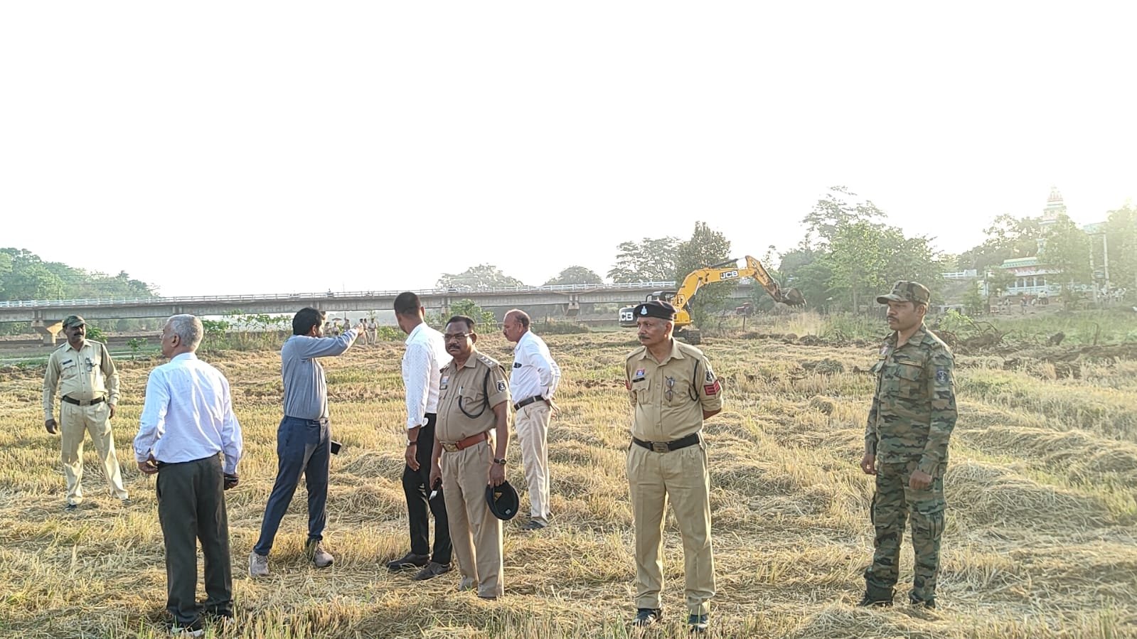 तांदुला नदी को मूल स्वरूप में लाने बड़ी कार्रवाई, 24 घंटे के अल्टीमेटम के बाद हटा अवैध कब्जा