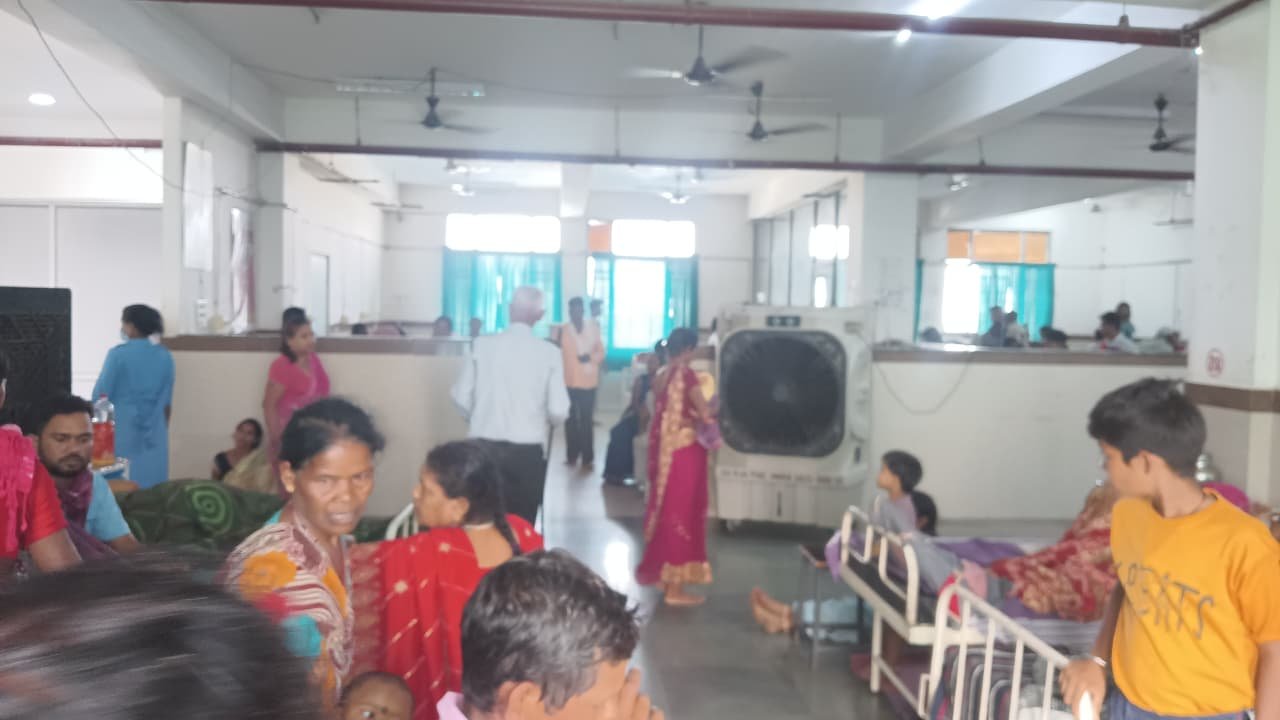 जिला अस्पताल एवं स्वास्थ्य केन्द्रों में गर्मी के दृष्टिगत सभी आवश्यक व्यवस्थाएं सुनिश्चित की गई