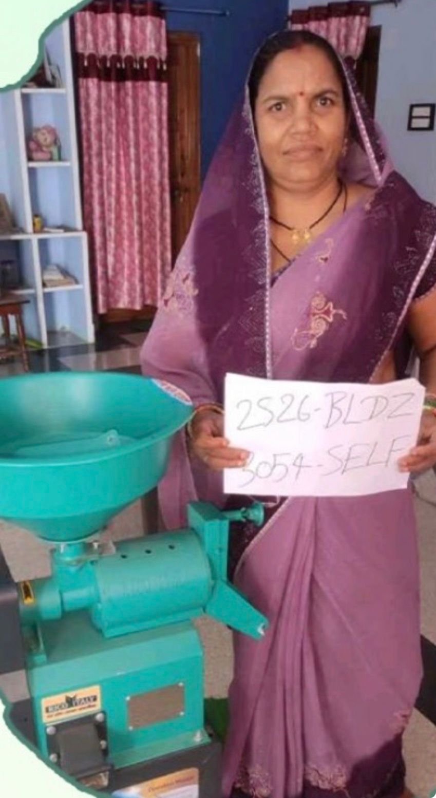 कृषि विभाग की योजना बनी सहारा, हिरादेवी साहू ने शुरू किया स्वरोजगार अब गांव में ही हो रही धान की कुटाई, किसानों को मिल रही बड़ी राहत