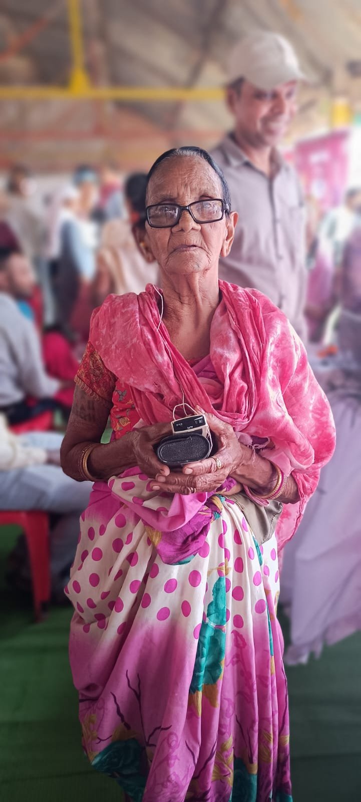 सुशासन तिहार में कौशल्या गौड़ को मिली श्रवण यंत्र की सौगात