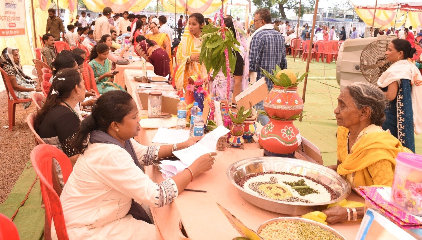 सुशासन तिहार अंतर्गत डोंगरगढ़ विकासखंड अंतर्गत दूरस्थ ग्राम रेंगाकठेरा में जनसमस्या निवारण शिविर का हुआ आयोजन