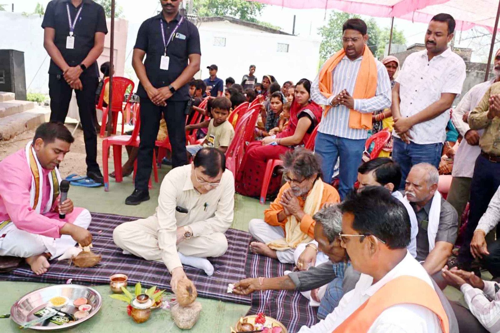 स्लम बाहुल्य वार्ड स्थित जोगियाडेरा पीपरापारा बस्ती में होगें 90 लाख रू. से सड़क डामरीकरण कार्य