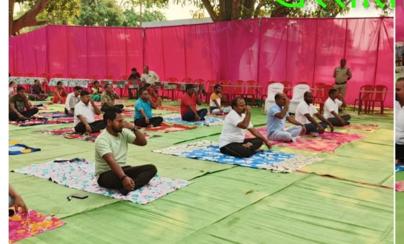 खरसोता में अधिकारीयों कर्मचारीयों और ग्रामवासियों ने किया योगाभ्यास योग केवल व्यायाम  नहीं बल्कि स्वस्थ जीवन जीने की है कला