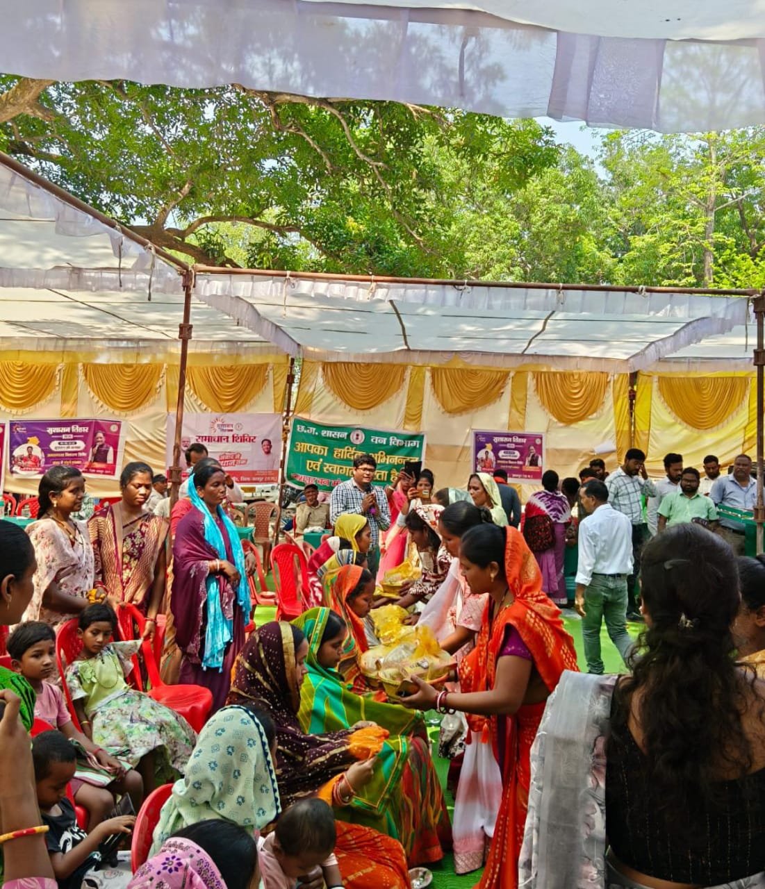 चोंगरीबहार सुशासन शिविर में 4 बच्चों का अन्नप्राशन और 8 गर्भवती महिलाओं का गोद भराई करवाया गया