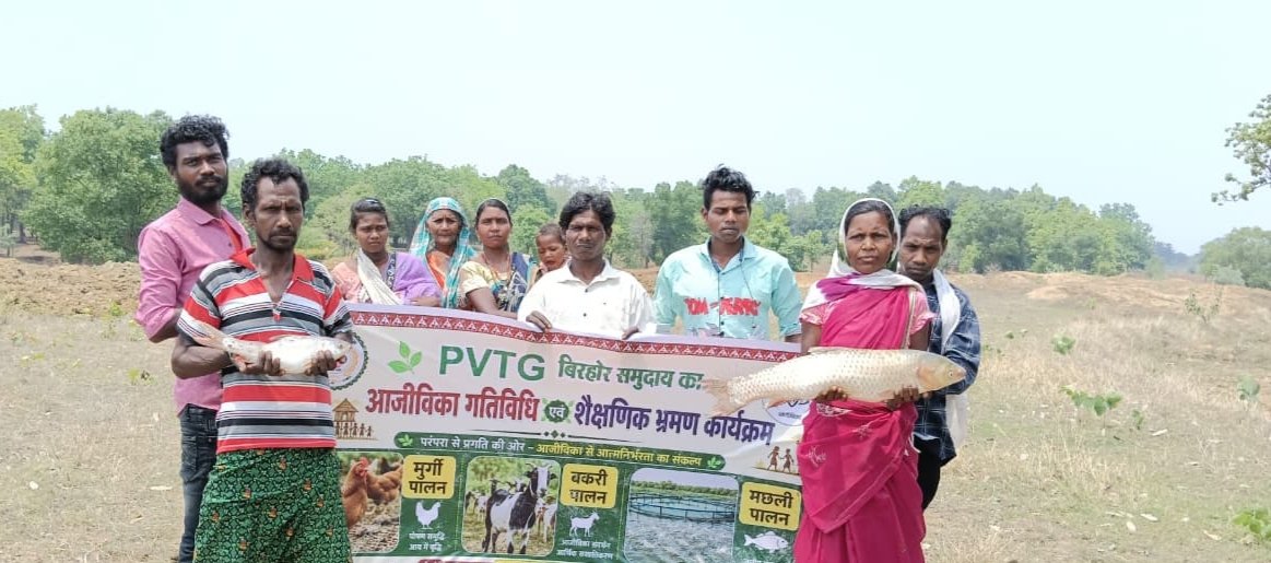 कलेक्टर  रोहित व्यास के निर्देश पर बिरहोर समुदाय के लिए विशेष प्रशिक्षण एवं एक्सपोजर कार्यक्रम आयोजित आधुनिक तकनीकों की जानकारी देकर आजीविका संवर्धन और आत्मनिर्भरता पर दिया गया जोर