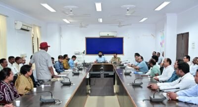 स्कूली बच्चों की सुरक्षा सर्वाेच्च प्राथमिकता, सड़क सुरक्षा नियमों का अनिवार्य पालन करें: कलेक्टर श्री रोहित व्यास विद्यालयों में नशा मुक्ति जागरूकता अभियान चलाने के निर्देश कलेक्टर ने निजी स्कूल संचालकों की बैठक लेकर दिए आवश्यक दिशा-निर्देश