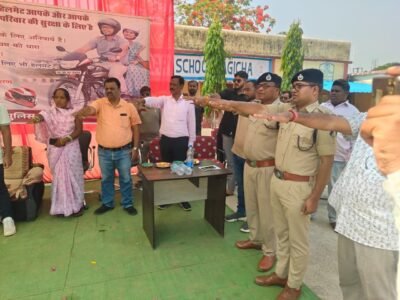 सुशासन तिहार में बगीचा नगर पंचायत बना जनसेवा का केंद्र जनसमस्या निवारण शिविर में सड़क सुरक्षा और स्वच्छता की दिलाई गई सामूहिक शपथ