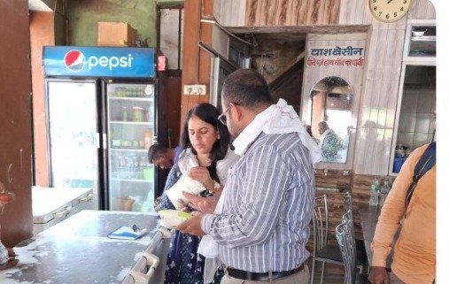 सही दवा-शुद्ध आहार-यही छत्तीसगढ़ का आधार अभियान का तृतीय दिवस जारी जिला मुख्यालय स्थित दूध और दुग्ध उत्पादों के विक्रय केंद्र, डेयरी आदि का किया गया सघन निरीक्षण