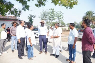 ग्राम रनपुर में प्रशासन की सक्रिय पहल माटी कला बोर्ड अध्यक्ष और कलेक्टर ने शिक्षा, स्वास्थ्य और बाजार व्यवस्था का किया निरीक्षण अतिक्रमण हटाने, संस्थागत प्रसव बढ़ाने और मूलभूत सुविधाओं को सुदृढ़ करने के दिए निर्देश