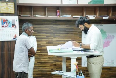 कलेक्टर  रोहित व्यास ने जनदर्शन में सुनी आमजन की समस्याएं अधिकारियों को समयबद्ध एवं पारदर्शी निराकरण के दिए निर्देश