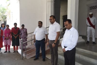 कलेक्टरेट कार्यालय में पदस्थ  अखिलेश बड़ौनीया के निधन पर अधिकारी-कर्मचारियों ने दी श्रद्धाजंलि