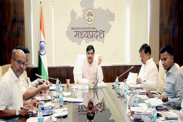 आयुर्वेद चिकित्सा के सफल प्रयोग की जानकारी और लाभ जन-जन तक पहुंचायें: मुख्यमंत्री डॉ. यादव