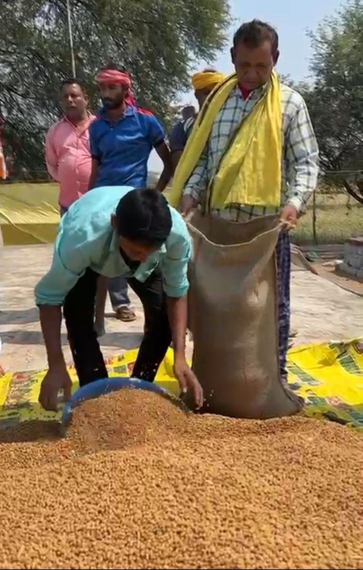 धमतरी का गौरव: ‘विश्व की सबसे बड़ी अनाज भंडारण योजना’ में बनाया कीर्तिमान  प्रदेश के कुल चने का 50% अकेले खरीदा