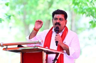 सोमनाथ स्वाभिमान पर्व  इतिहास को स्मृतियों में रखते हुए भविष्य को संवारने के संकल्प से बनता है सशक्त राष्ट्र- उप मुख्यमंत्री  विजय शर्मा  भोरमदेव मंदिर परिसर में आयोजित सोमनाथ स्वाभिमान पर्व में शामिल हुए उप मुख्यमंत्री  विजय शर्मा  सोमनाथ से भोरमदेव तक गूंजा सांस्कृतिक स्वाभिमान का स्वर