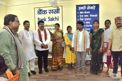 केंद्रीय गृह मंत्री के प्रस्तावित बस्तर प्रवास की तैयारियों का उप मुख्यमंत्री विजय शर्मा ने लिया जायज़ा उप मुख्यमंत्री शर्मा ने सांसद बस्तर सहित बस में सभी अधिकारियों के संग की यात्रा