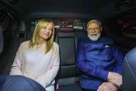 दस की झालमुड़ी-एक की मेलोडी-विपक्ष का सूपड़ा साफ, कमाई का जरिया रिश्वतखोर, पैदा होेते हैं बाप-बच्चे नहीं,केजरीवाल का क्रंदन,
