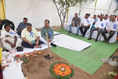 स्वास्थ्य सेवाओं के विस्तार से आमजन को मिलेगा बेहतर उपचार –  मंत्री  राजेश अग्रवाल मंत्री  राजेश अग्रवाल ने नवापारा शहरी सामुदायिक स्वास्थ्य केन्द्र में नवीन ऑपरेशन थियेटर का किया लोकार्पण, अतिरिक्त वार्ड निर्माण कार्य का भूमिपूजन