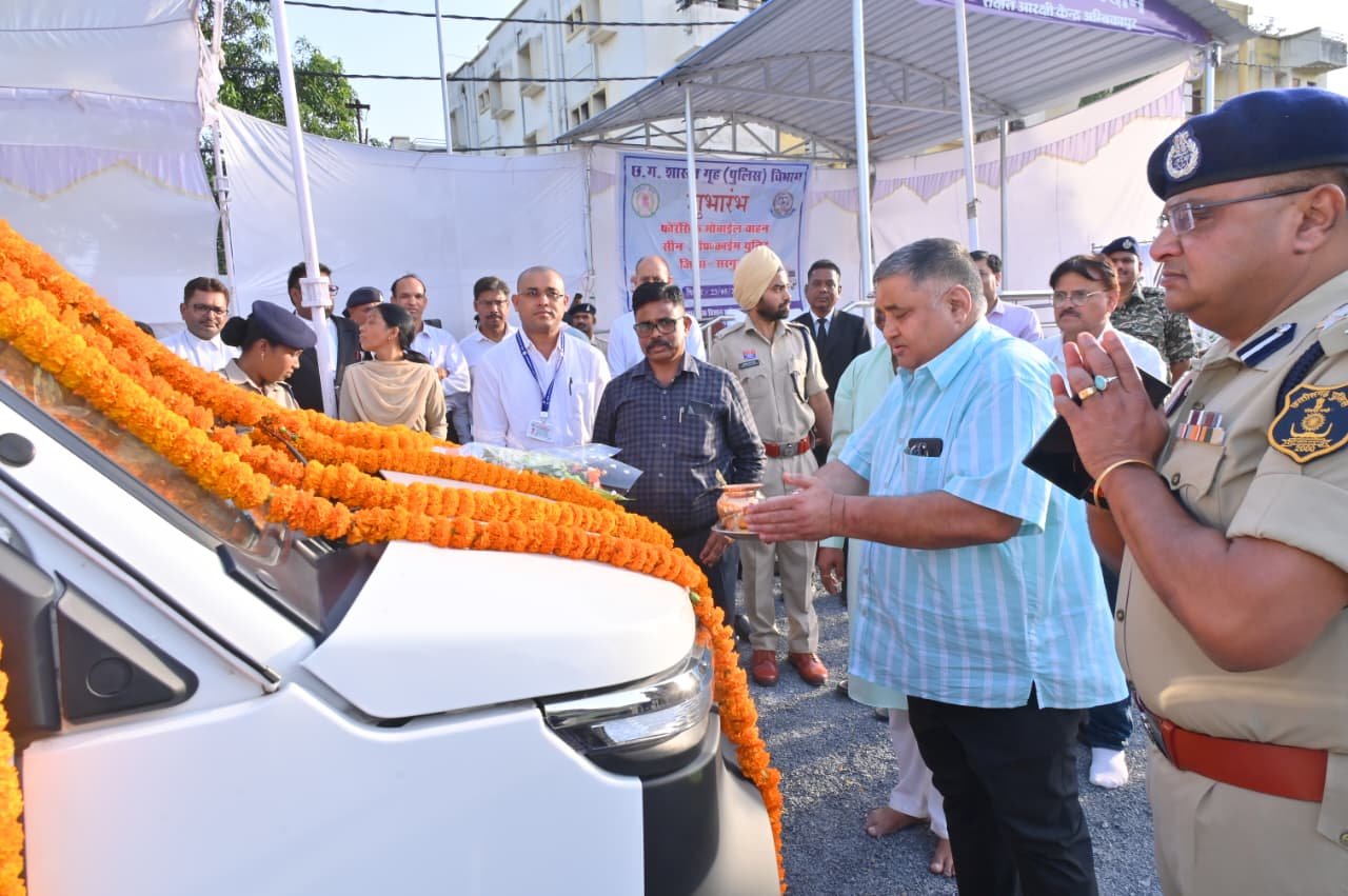 पर्यटन एवं संस्कृति मंत्री राजेश अग्रवाल ने अत्याधुनिक मोबाइल फॉरेंसिक वैन का हरी झंडी दिखाकर किया शुभारंभ