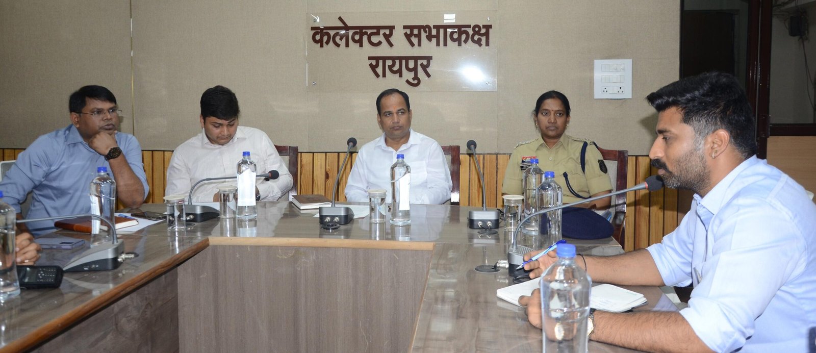 आईपीएल मैच की तैयारियों को लेकर कलेक्टर ने ली बैठक     नवा रायपुर में 10 व 13 मई के मैच हेतु सुरक्षा, ट्रैफिक, आग व आपदा प्रबंधन के दिए निर्देश     एसओपी का पालन अनिवार्य, सभी गेट पर वालेंटियर रखने के निर्देश