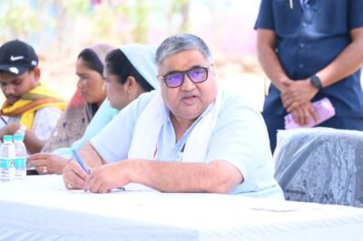 जनदर्शन में मंत्री  राजेश अग्रवाल ने सुनी ग्रामीणों की समस्याएं ग्राम हरिहरपुर में जनता से सीधा संवाद, त्वरित निराकरण के लिए अधिकारियों को दिए निर्देश