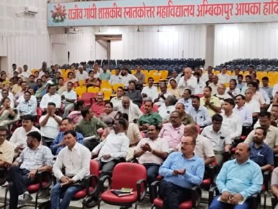 अम्बिकापुर में निजी एवं शासकीय विद्यालयों की समीक्षा बैठक आयोजित