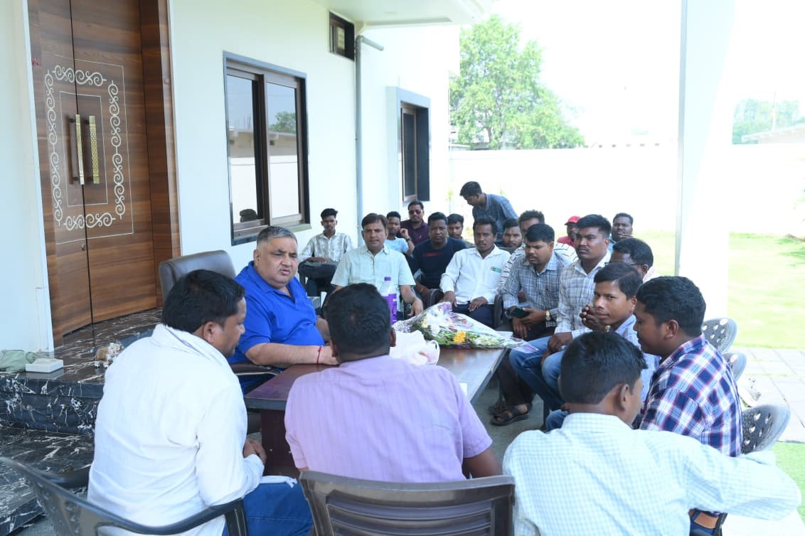 जनदर्शन में कैबिनेट मंत्री राजेश अग्रवाल ने सुनीं आम जनता की समस्या लखनपुर स्थित निज निवास में क्षेत्रवासियों से किया सीधा संवाद, अधिकारियों को समयबद्ध निराकरण के निर्देश