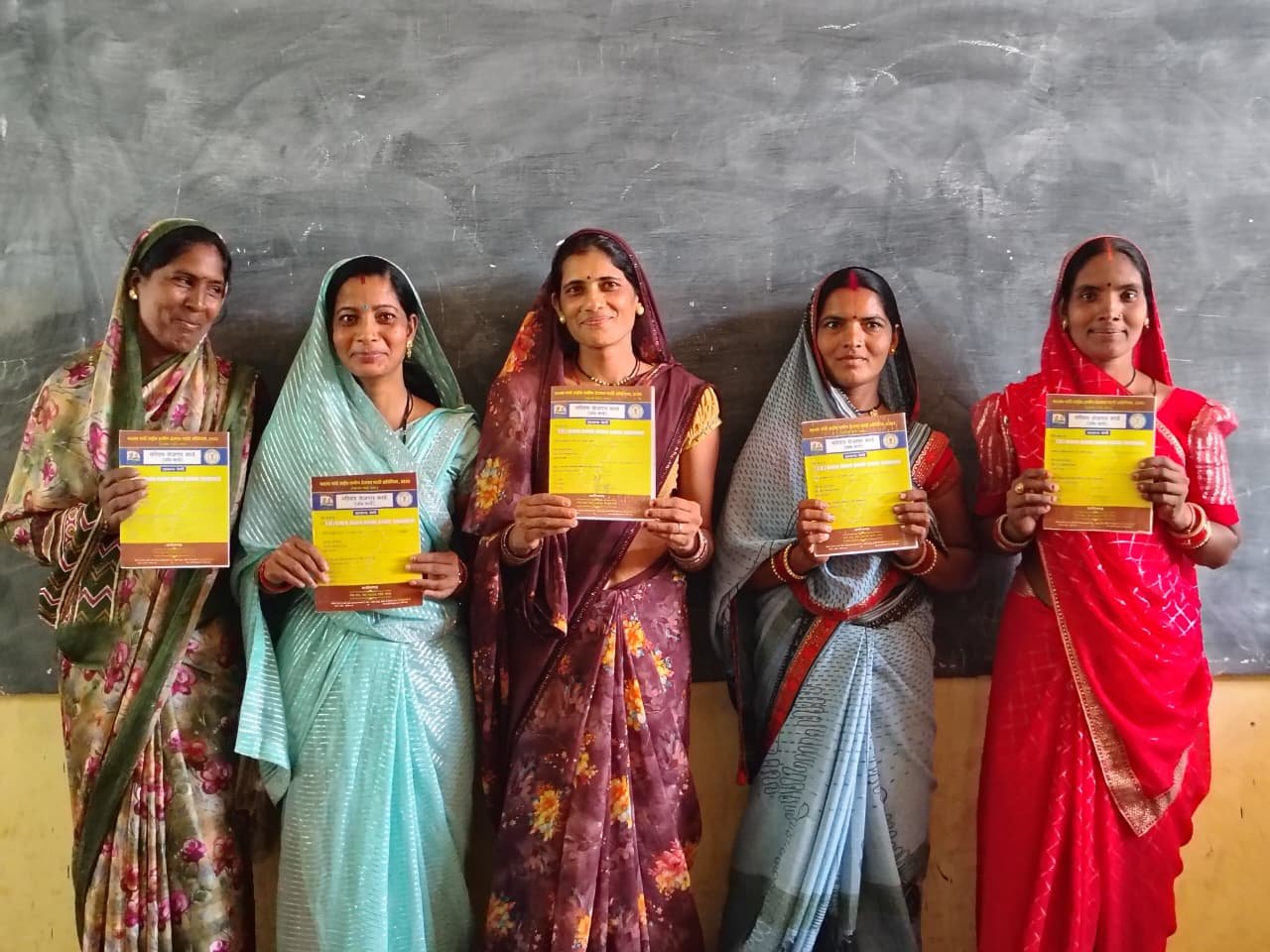 कठिया की महिलाओं के चेहरे खिले, सुशासन तिहार में मिला रोजगार का अधिकार   मांग पर हुई त्वरित कार्रवाई, महिलाओं ने कहा “अब परिवार की आर्थिक स्थिति को मजबूत बना सकेंगी”  जिले में प्रदेशव्यापी सुशासन तिहार का शुभारंभ, जनसमस्याओं के त्वरित निराकरण पर जोर