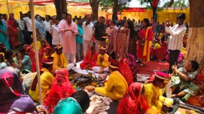 मुख्यमंत्री कन्या विवाह योजना के तहत 45 जोड़े परिणय सूत्र में बंधे वैदिक मंत्रोच्चार के बीच नवदंपत्तियों ने लिए सात फेरे, लूण्ड्रा विधायक सहित जनप्रतिनिधियों ने दिया आशीर्वाद