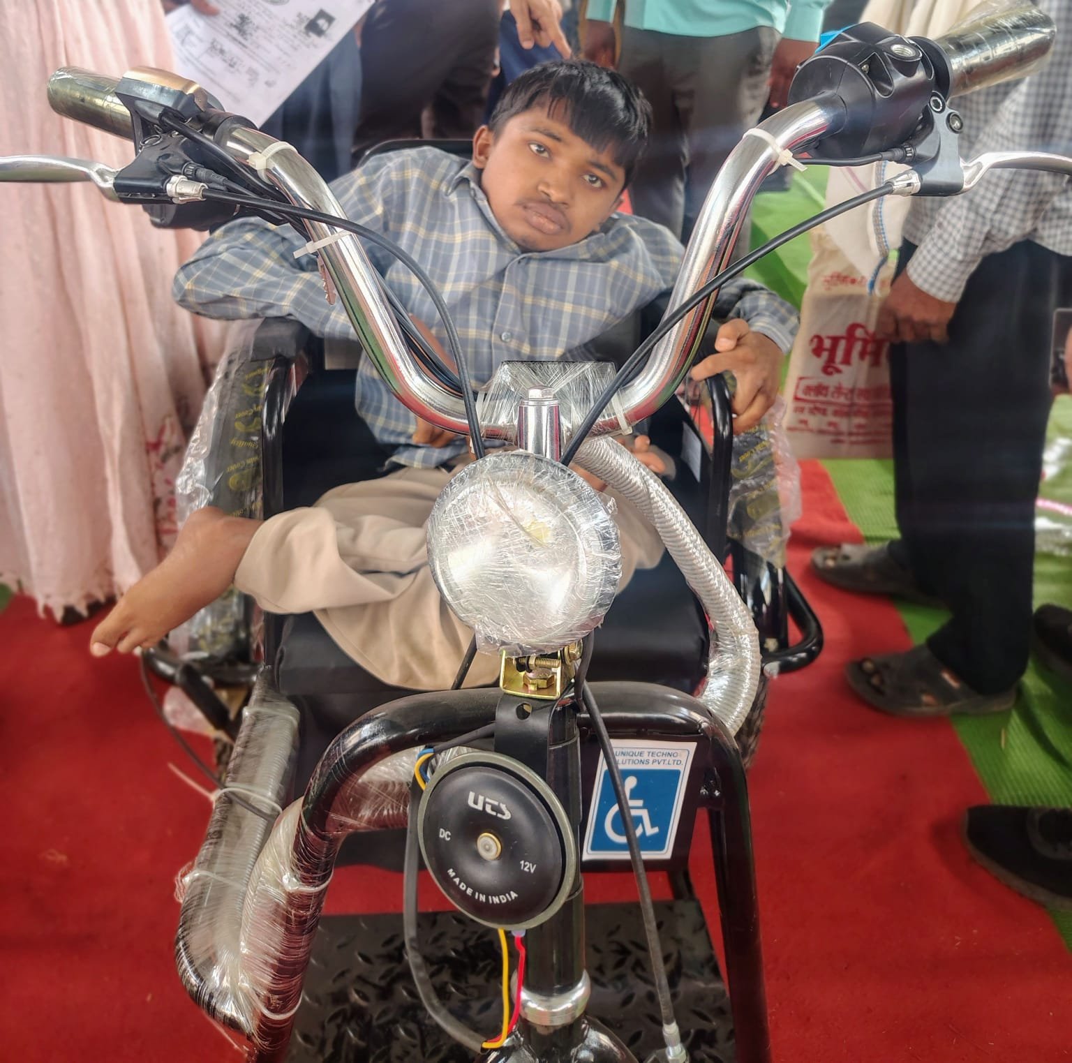 सुशासन तिहार बना सहारा: दिव्यांग योगेश यादव को मिली मोटराइज्ड ट्राईसाइकिल*  कठिया शिविर में तत्काल समाधान, “कहा कि आने-जाने के लिए किसी पर निर्भर रहने की जरूरत नहीं होगी”