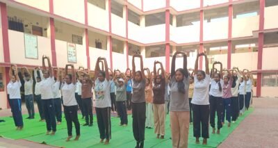 अंतर्राष्ट्रीय योग दिवस पर कृषि महाविद्यालय के छात्रों ने दिया करें योग रहें निरोग का संदेश दिनचर्या में शामिल करने का लिया संकल्प