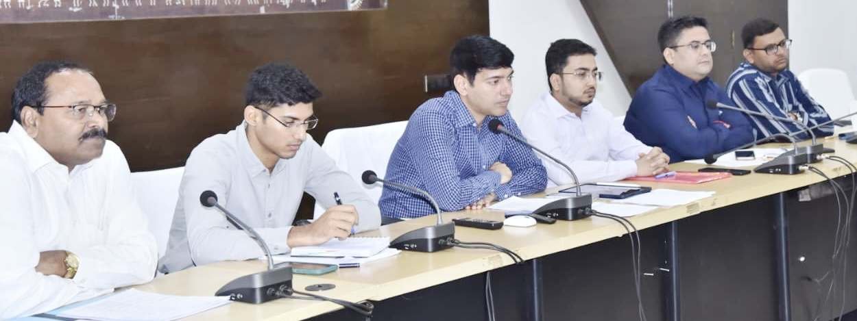 समय-सीमा की बैठक में कलेक्टर आकाश छिकारा ने दिए विभागों को आवश्यक निर्देश