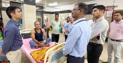 कलेक्टर आकाश छिकारा ने किया जिला अस्पताल का औचक निरीक्षण   कहा महारानी अस्पताल का गौरवशाली इतिहास, स्टाफ इसके गौरव के अनुरूप करें कार्य