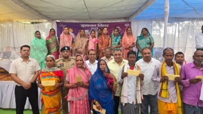 सुशासन समाधान शिविरों के माध्यम से 1062 हितग्राहियों को वृद्धा पेंशन योजना की मिली स्वीकृति सखौली के शिव कुमार दुबे सहित अन्य बुजुर्गों को मिलेगा वृद्धा पेंशन योजना का लाभ, अब सम्मान और आत्मनिर्भरता के साथ बीतेगा जीवन