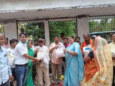 जिला कृषि स्थायी समिति की उपस्थिति में 200 कृषकों को वितरित किए गए उन्नत बीज खरीफ फसलों की बेहतर बुआई और उत्पादन वृद्धि के उद्देश्य से मक्का, अरहर एवं उड़द के बीजों का वितरण