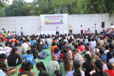 550 खिलाड़ियों ने लिया प्रशिक्षण, जिला स्तरीय ग्रीष्मकालीन खेल प्रशिक्षण शिविर का भव्य समापन महापौर मंजूषा भगत ने खिलाड़ियों को प्रमाण-पत्र वितरित कर किया सम्मानित खेल शारीरिक एवं मानसिक विकास का महत्वपूर्ण माध्यम- महापौर